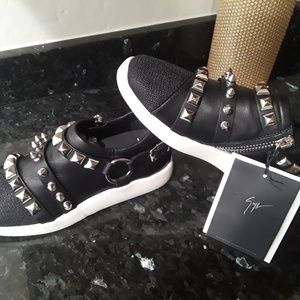 *Guiseppe Zanotti Design Black Sneaker*